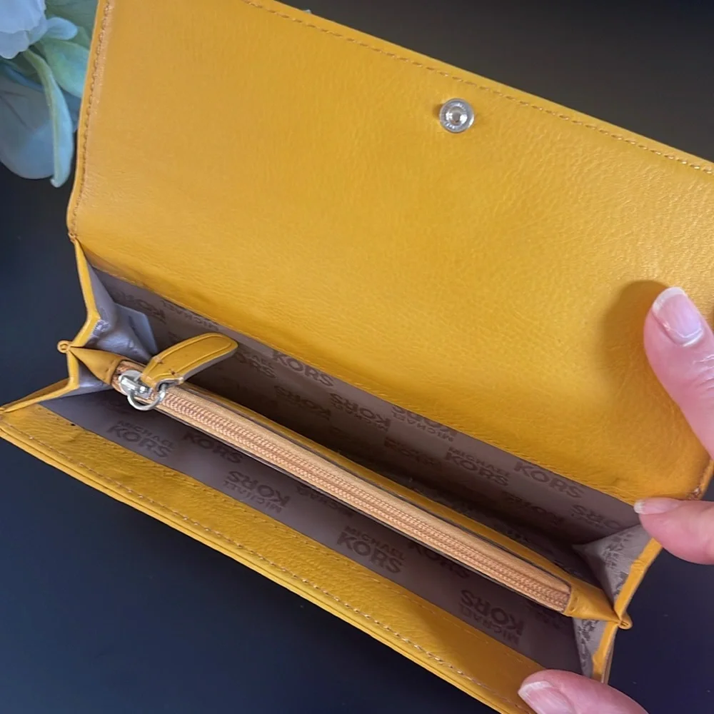 Micheal Kors Signature Wallet